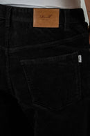 Reell Solid Black Cord – straight fit corduroy broek in zwart met ribstructuur en klassiek 5-pocket design