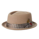 Bestel de Brixton STOUT PORK PIE SAND/SAND CHECK veilig, gemakkelijk en snel bij Revert 95. Check onze website voor de gehele Brixton collectie, of kom gezellig langs bij onze winkel in Haarlem.