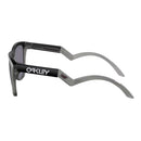 Bestel de Oakley Frogskins Hybrid Prizm Grey Matte Black snel, gemakkelijk en veilig bij Revert 95. Check onze website voor de gehele Oakley collectie of kom gezellig langs bij onze winkel in Haarlem.