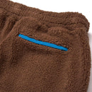 HUF FORT POINT SHERPA PANT Dust brown achterkant close-up teddy cargo broek Revert95.com