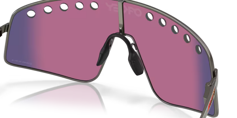 Koop de Oakley Sutro Titanium Sweep Matte Gunmetal Prizm Road veilig en snel bij Revert 95 online of kom hem passen in de winkel in Haarlem.