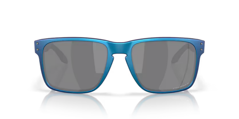 Koop de Oakley Holbrook XL Matte Cyan Blue Colorshift Prizm Black Polarized veilig en snel bij Revert 95 online of kom hem passen in de winkel in Haarlem.