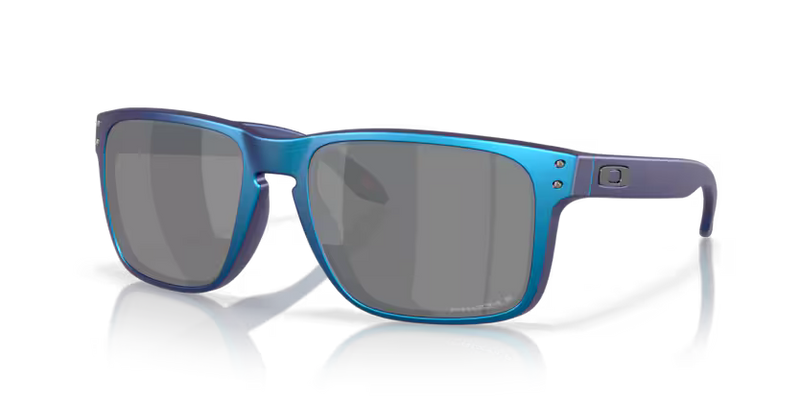 Koop de Oakley Holbrook XL Matte Cyan Blue Colorshift Prizm Black Polarized veilig en snel bij Revert 95 online of kom hem passen in de winkel in Haarlem.