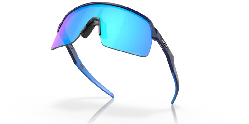 Koop de Oakley Sutro Lite Matte Navy Prizm Violet veilig en snel bij Revert 95 online of kom hem passen in de winkel in Haarlem.