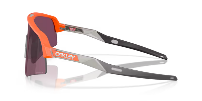 Koop de Oakley Sutro Lite Sweep Matte Neon Orange Prizm Road Black veilig en snel bij Revert 95 online of kom hem passen in de winkel in Haarlem.