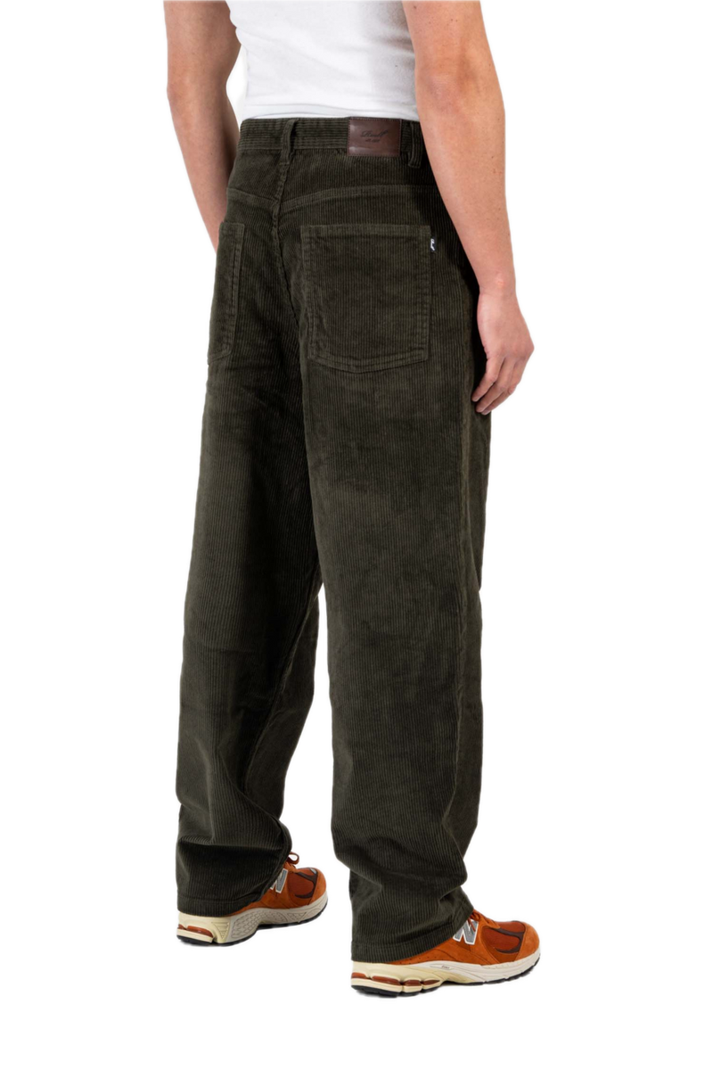 Reell Baggy Dark Green Cord – baggy fit broek in donkergroene corduroy met ribstructuur en klassiek 5-pocket design
