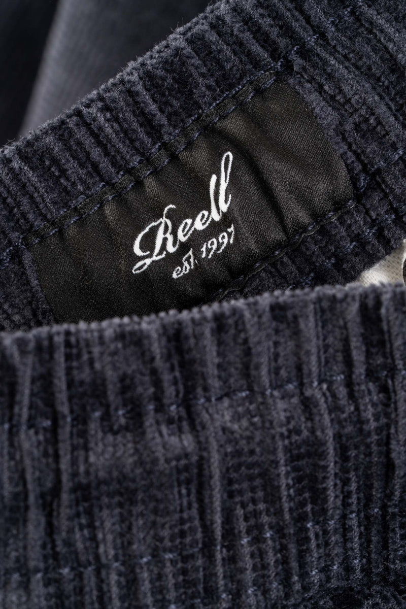 Reell Reflex Loose Chino Deep Navy Square Cord – loose fit chino van corduroy met elastische tailleband en deep navy kleur