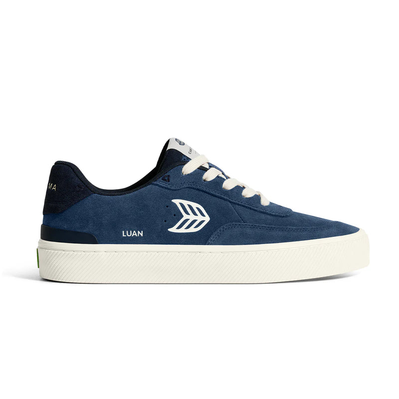 Shop de Cariuma Luan Pro Shadow Blue Suede Ivory Logo Sneaker veilig en snel online bij Revert 95 of kom gezellig langs in de winkel in Haarlem.