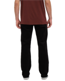 Volcom Solver 5 Pocket Corduroy Black – straight fit ribcord broek in zwart met 5-pocket design en subtiele branding