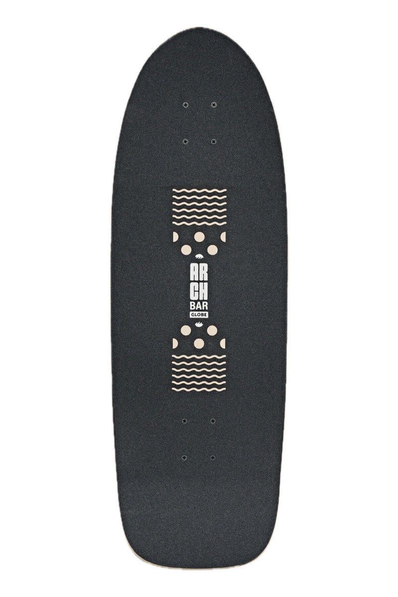 Globe Walrus Surf Skate – Black Peaking surfskate board met swallow tail en Black Peaking graphic