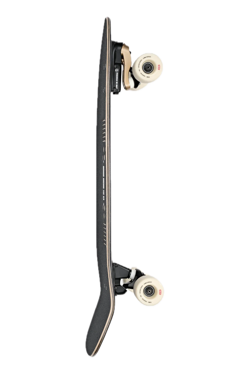 Globe Walrus Surf Skate – Black Peaking surfskate board met swallow tail en Black Peaking graphic