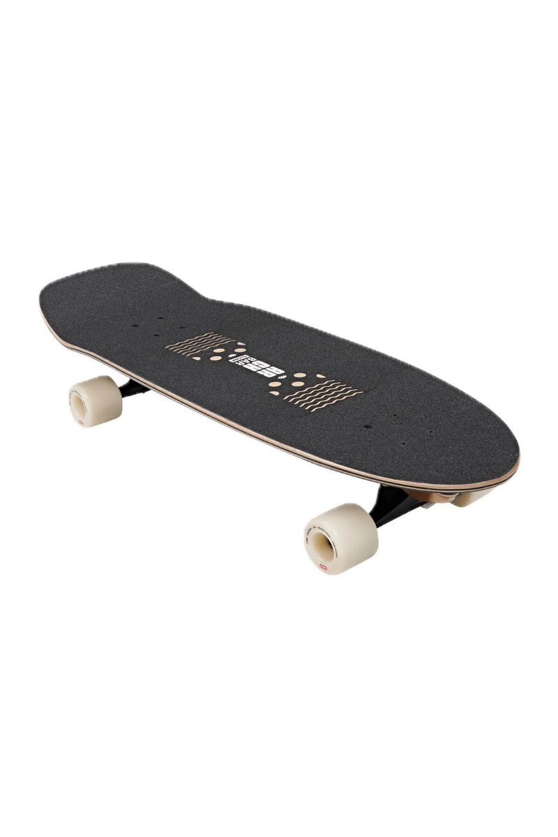 Globe Walrus Surf Skate – Black Peaking surfskate board met swallow tail en Black Peaking graphic