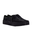 Shop de Clarks Originals Wallabee Cup Black Interest Womens bij Revert 95. Iconische Wallabee met stevige cupsole in volledig zwarte uitvoering. Bestel online of bezoek onze winkel in Haarlem.