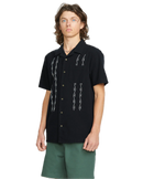 Koop het Volcom Bayamostone SS veilig en snel bij Revert 95 online of kom hem checken in de winkel in Haarlem.