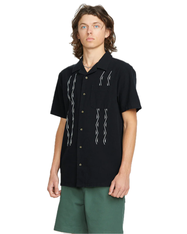 Koop het Volcom Bayamostone SS veilig en snel bij Revert 95 online of kom hem checken in de winkel in Haarlem.