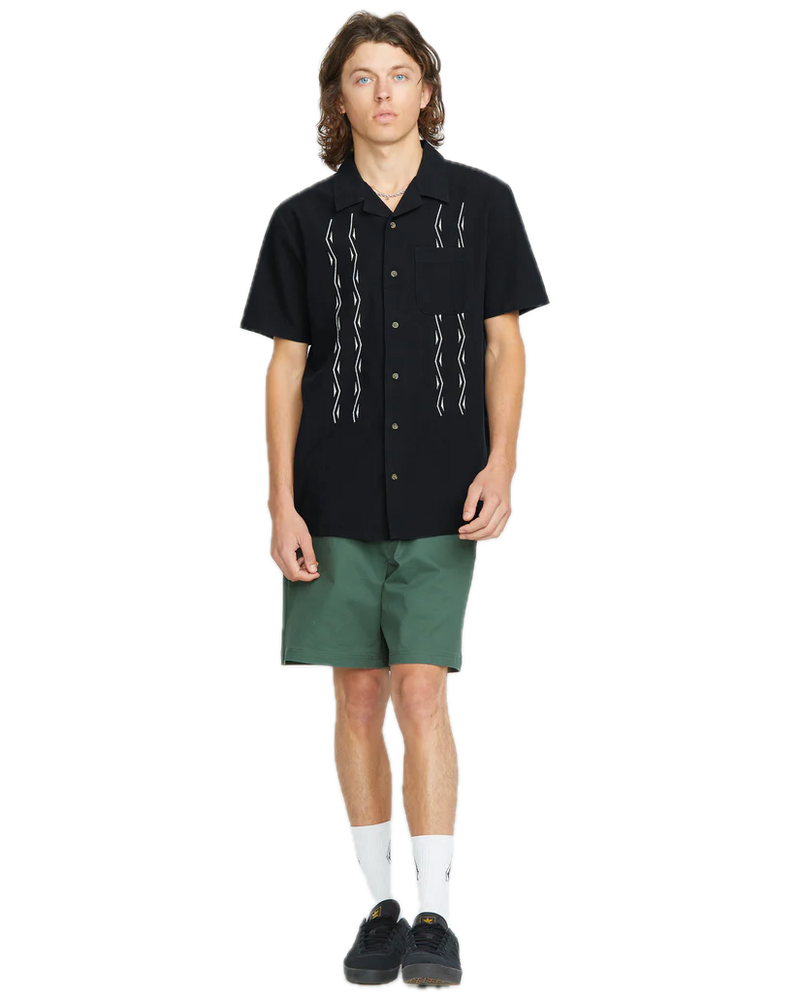 Koop het Volcom Bayamostone SS veilig en snel bij Revert 95 online of kom hem checken in de winkel in Haarlem.