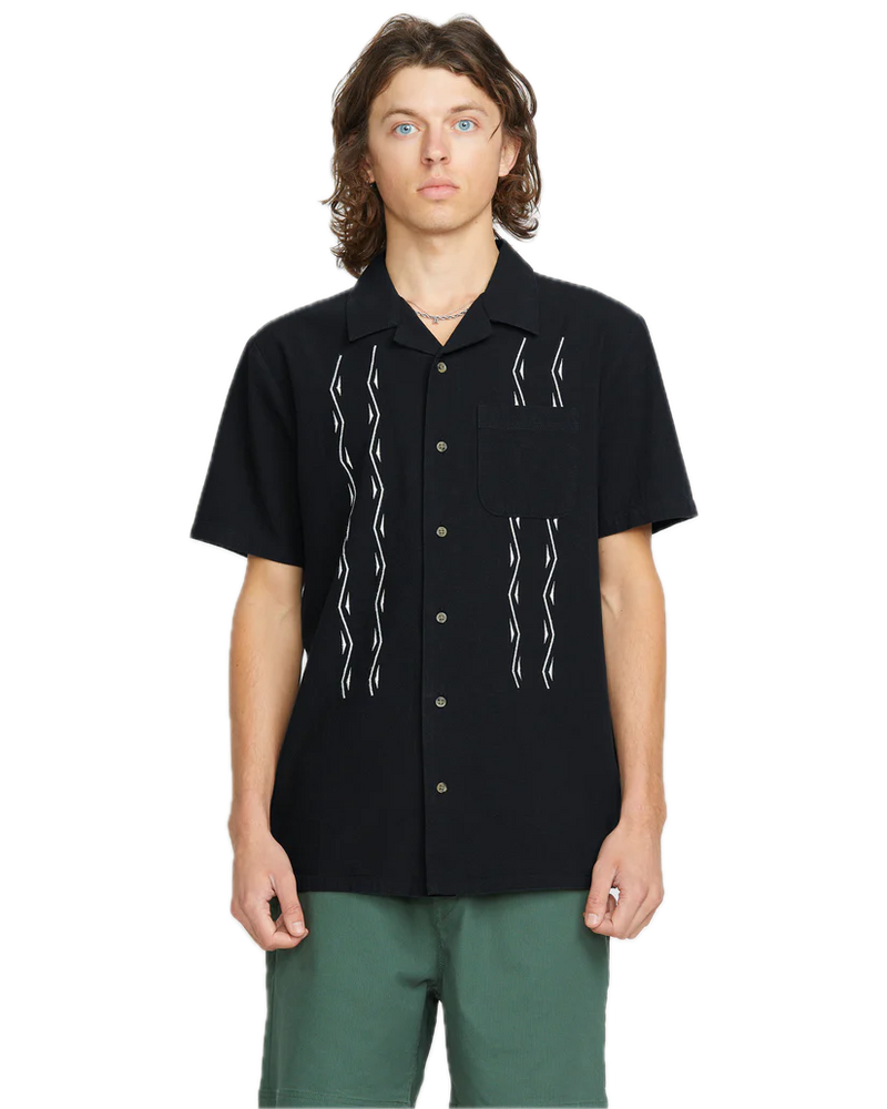 Koop het Volcom Bayamostone SS veilig en snel bij Revert 95 online of kom hem checken in de winkel in Haarlem.