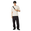 Oakley Tacked Metal Tee – zwart T-shirt met metalen Oakley-logo op de borst