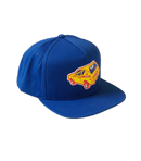 Rumble Blue Gremlin Snapback Cap – blauwe snapback cap met gele Gremlin-auto patch en platte klep