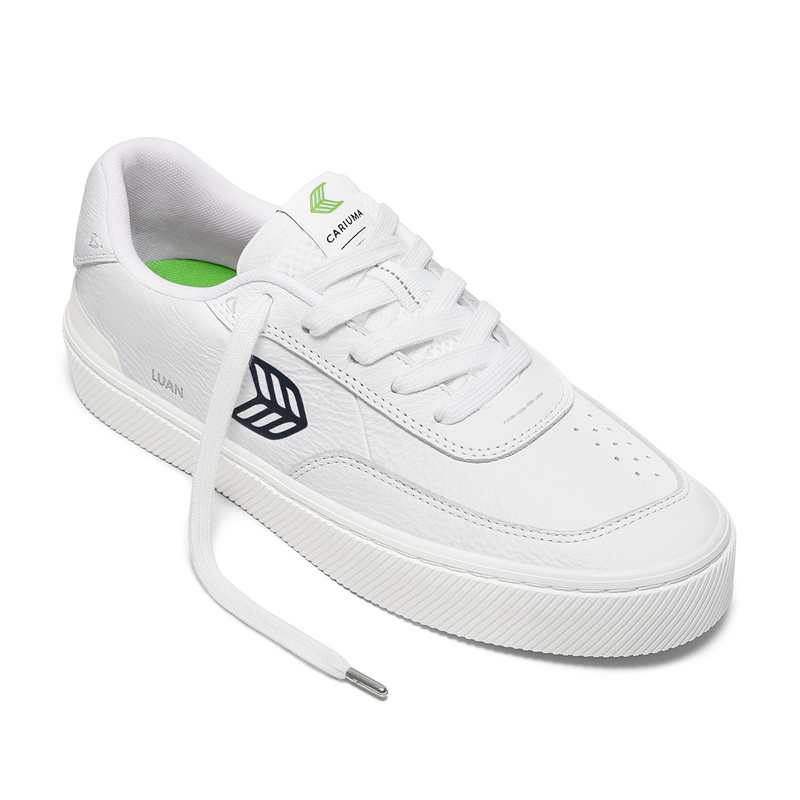 Shop de Cariuma Luan Pro White Premium Leather Black Logo Sneaker veilig en snel online bij Revert 95 of kom gezellig langs in de winkel in Haarlem.