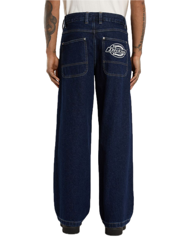 Dickies Hilham Denim Dark Indigo – loose straight fit jeans in donker indigo denim met 5-pocket design en subtiele branding
