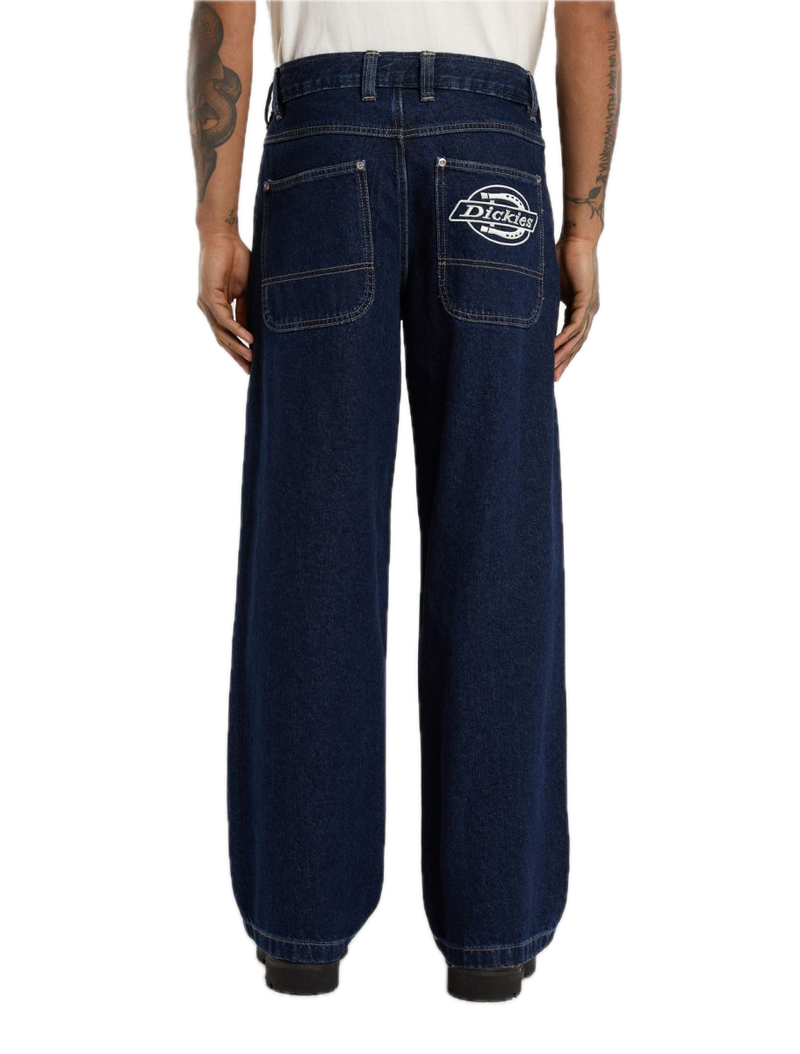 Dickies Hilham Denim Dark Indigo – loose straight fit jeans in donker indigo denim met 5-pocket design en subtiele branding