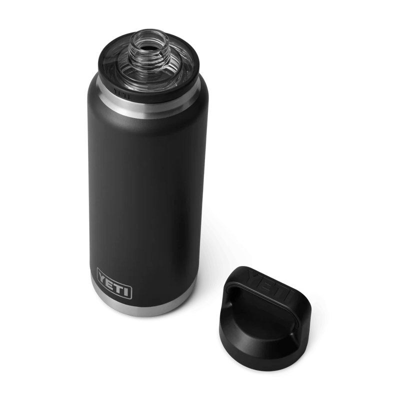 Koop de Yeti Rambler 26 Oz Colour Chug Bottle veilig en snel bij Revert 95 online of kom hem checken in de winkel in Haarlem.