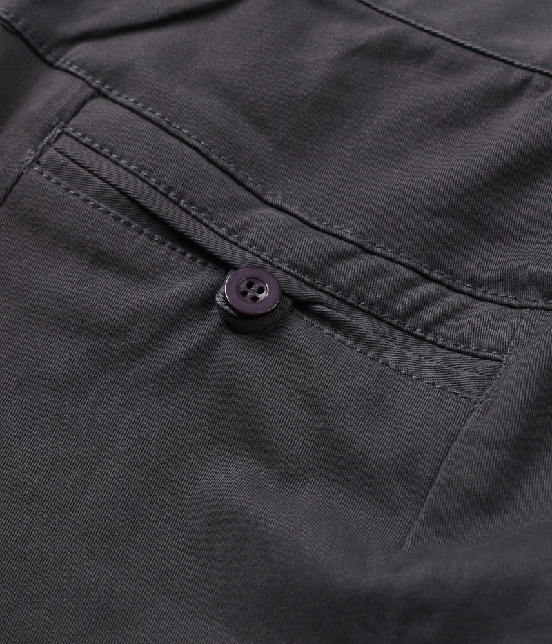 Former Crux Pant Grey – straight-fit trousers in Grey met minimalistische Former-stijl