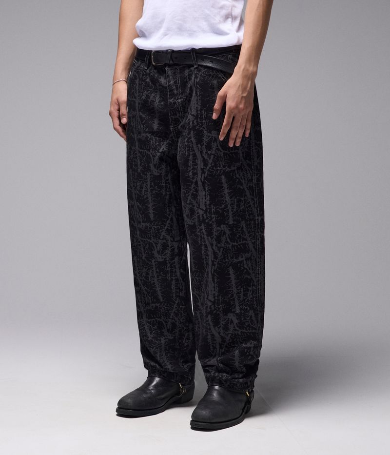 Former Turmoil Distend Pant Black – wide tapered pants met minimalistische Former-stijl