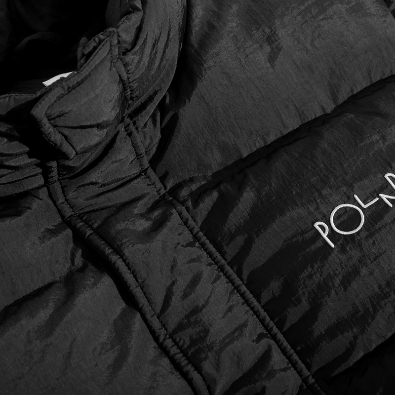 Shop de Polar Skate Co Basic Puffer in Black of Army Green snel en veilig online bij Revert 95 of kom gezellig langs in de winkel in Haarlem.