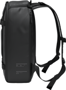 Strak. Sterk. Functioneel. De DB Journey Ramverk Backpack is ontworpen voor dagelijks gebruik en travel, zonder concessies.