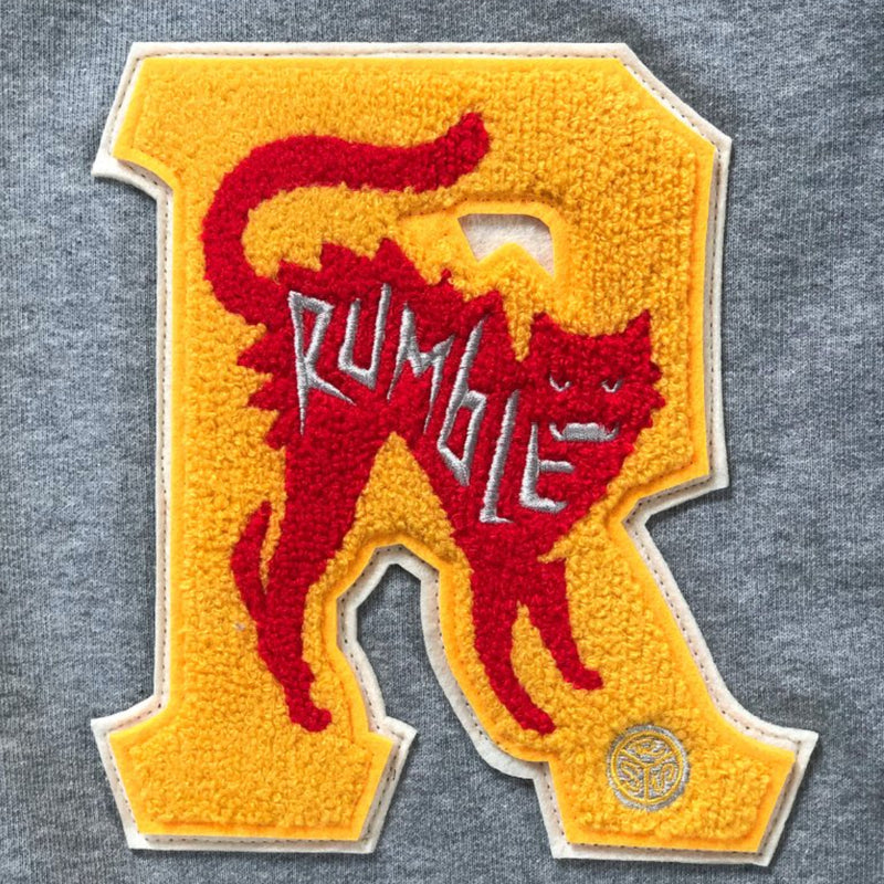 Bestel de Rumble Speed Shop Heavy Grey Cat Badge Hoodie veilig, gemakkelijk en snel bij Revert 95. Check onze website voor de gehele Rumble Speed Shop collectie, of kom gezellig langs bij onze winkel in Haarlem.