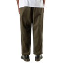 Bestel de Former Prayer Pant Deep Olive snel, gemakkelijk en veilig bij Revert 95. Check onze website voor de gehele Former collectie of kom gezellig langs bij onze winkel in Haarlem.