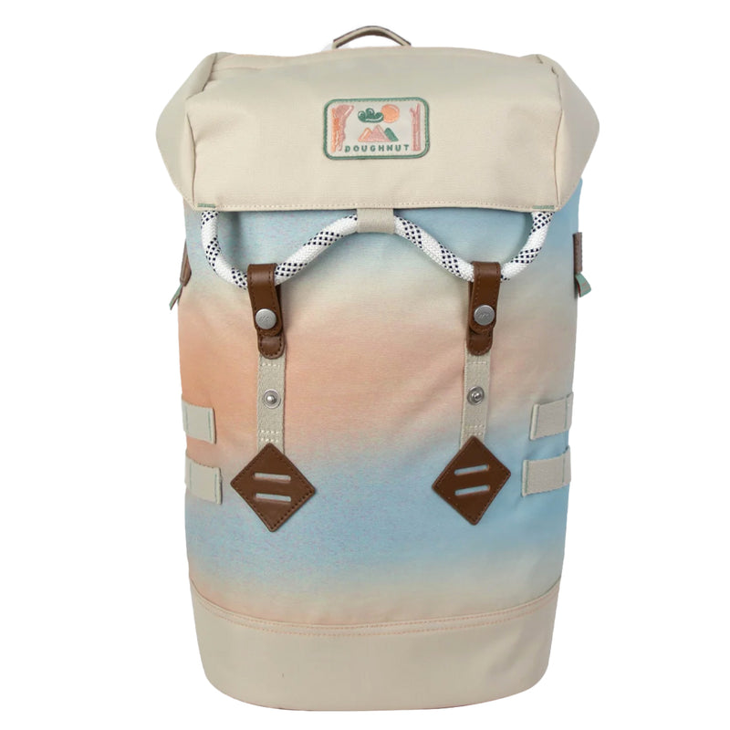 Bestel de Doughnut Colorado Dreamwalker Backpack Dreamwalker snel, gemakkelijk en veilig bij Revert 95. Check onze website voor de gehele Doughnut collectie of kom gezellig langs bij onze winkel in Haarlem.