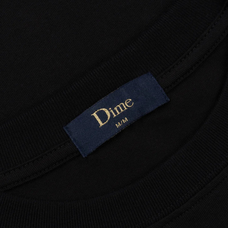 Bestel het Dime Classic Small Logo T-Shirt Black snel, veilig en gemakkelijk bij Revert 95. Check de gehele Dime collectie op onze site, of kom gezellig langs bij onze winkel in Haarlem.