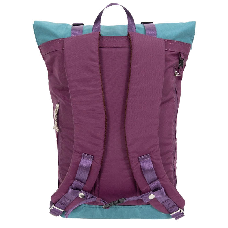 Bestel de Doughnut Christopher Euro Series Rolltop Backpack purple snel, veilig en gemakkelijk bij Revert 95. Check de gehele Doughnut collectie op onze site, of kom gezellig langs bij onze winkel in Haarlem.