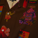 HUF x Thrasher Hawaiian Shirt – bruin overhemd met all-over HUF x Thrasher-print van tiki-maskers, vulkanen en dansers, gemaakt van zachte rayonstof