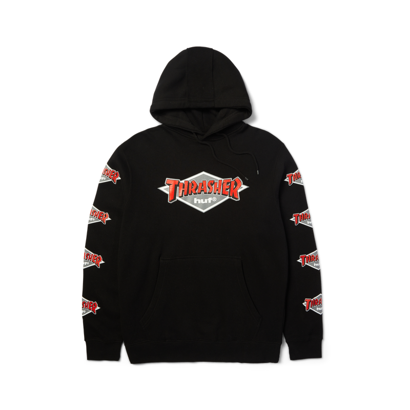 HUF x Thrasher Logo PO Hoodie – hoodie van zwaar katoenfleece met HUF x Thrasher-logo op borst en mouwprints, verkrijgbaar in zwart en grijs
