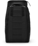 De iconische allrounder. De DB Journey Hugger Backpack combineert strak design met dagelijks gebruiksgemak.
