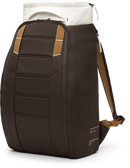 De iconische allrounder. De DB Journey Hugger Backpack combineert strak design met dagelijks gebruiksgemak.