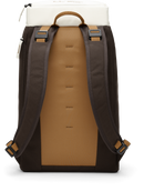 De iconische allrounder. De DB Journey Hugger Backpack combineert strak design met dagelijks gebruiksgemak.