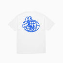 Last Resort AB Atlas Monogram SS Tee White Reflex Blue – wit T-shirt van 100% katoen met Reflex Blue Atlas Monogram-print op borst en rug