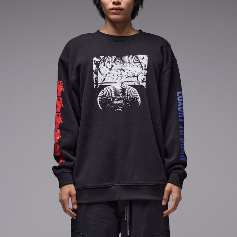 Former Ode Crew Black – premium zwarte crewneck met subtiele Ode branding