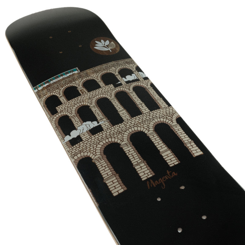 Magenta Skateboards Vivien Feil & Soy Panday Board – Metro Series Deck met artistieke graphic van Soy Panday en gratis griptape