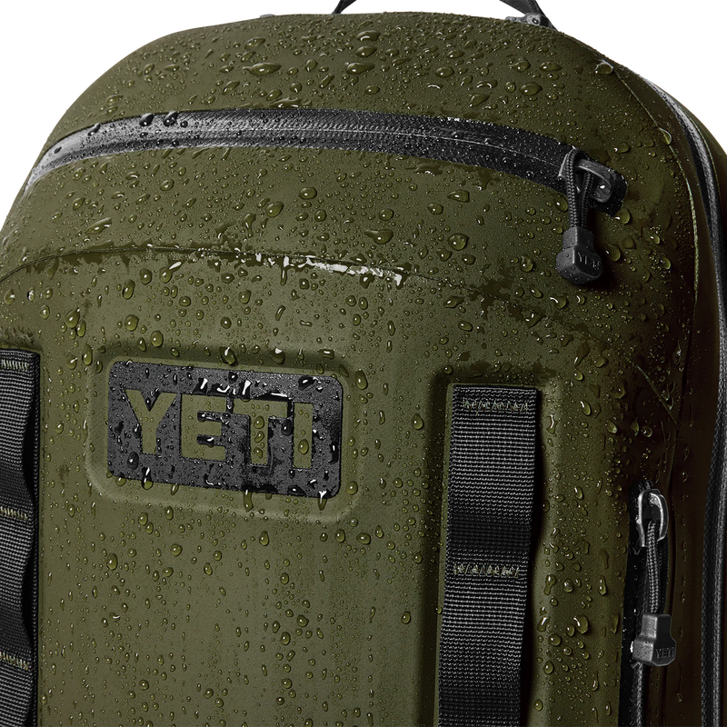 YETI Cayo 25L nodig? Deze 100% waterdichte backpack is ideaal voor regen, reizen & avontuur. Bestel 'm nu bij Revert 95 – officiële YETI dealer