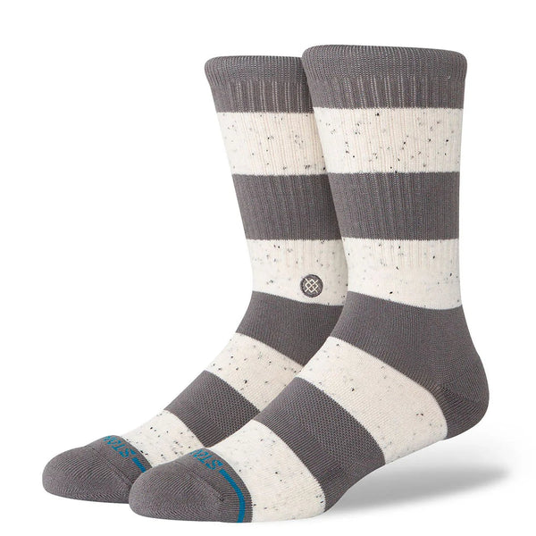 Stance Nep Stripe Crew – gestreepte crew sokken met subtiele nep-textuur, medium cushioning en versterkte hiel en teen