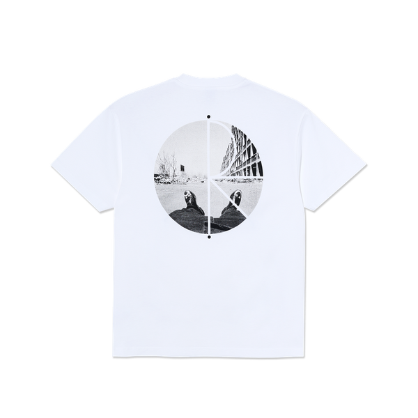 Polar Skate Co Fill Logo Tee Happy Sad – wit T-shirt van 100% katoen met Polar-logo op de borst en Happy Sad-print op de rug.