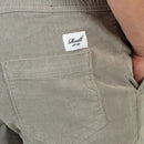 Bestel de Reflex Easy Short Baby Cord Grey Mint snel, gemakkelijk en veilig bij Revert 95. Bekijk onze website voor de hele Reell Denim collectie.