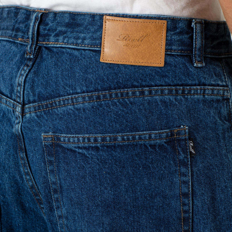 Bestel de Reell Denim Jeans Baggy Dark Stone Wash snel, gemakkelijk en veilig bij Revert 95. Check on ze website voor de gehele Reell denim broeken collectie, of kom langs in onze winkel in Haarlem.