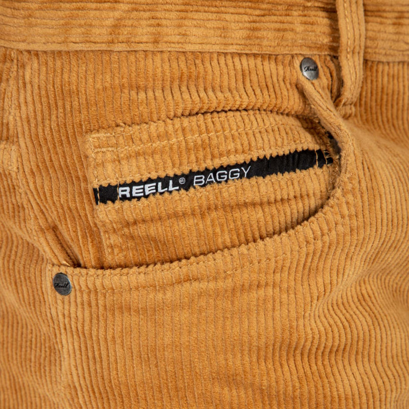 Bestel de Reell Denim Baggy Golden Sand Cord snel, gemakkelijk en veilig bij Revert 95. Check onze website voor de gehele Reell Denim collectie.
